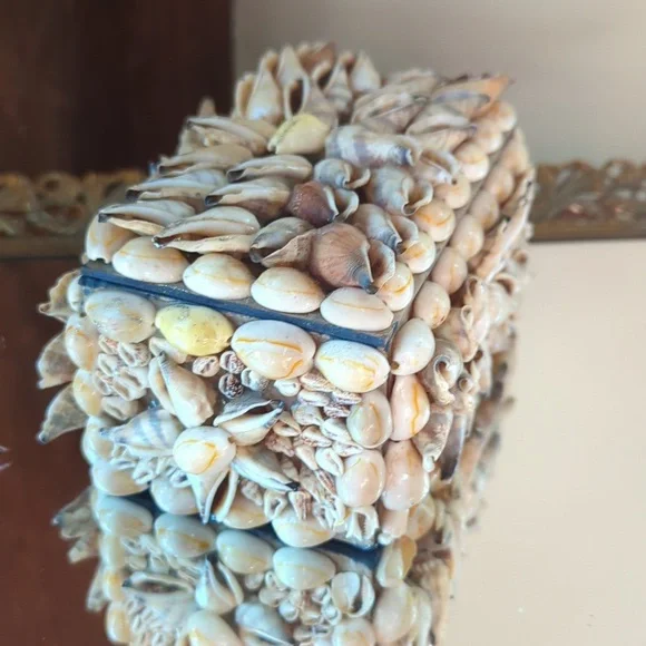 Vintage Handmade Seashell Trinket Box, Keepsake Box Jewelry Box - Picture 5 of 6